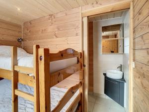 Chalet cosy 2 étoiles, 9 pers, 4 ch, 2 sdb, terrasse sud, proche télésiège, commerces, piscine été - FR-1-417-5
