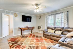 Large Yard and Fire Pit Hot Springs Home