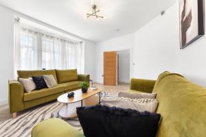 Stylish 4 bedroom I extended stays I contractors