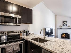 Mountain Flurry Quaint Condo near PCM