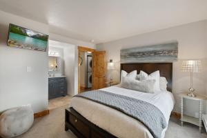 Ski Vista Chic Condo Near the Canyons Slopes