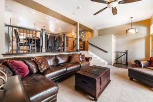 Ski Haven Elegant Townhome with Private Hot Tub