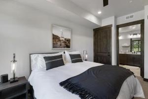 Susans Solace Pristine Condo Near Cabriolet