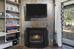 Snowcrest Inn Upgraded Condo with 5 Min Walk to Lift