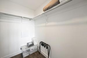 New Lux Studio with Amazing Views and Patio