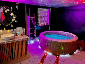 Love hotels suite romantique jacuzzi : photos des chambres