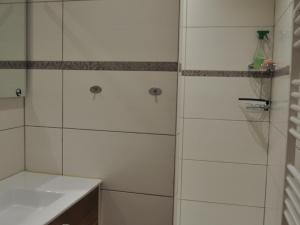 Appartements Spacieux appartement sud avec balcon, parking et 3 chambres - FR-1-692-6 : photos des chambres