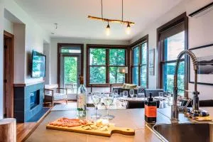 Lakefront Mountain View - 1 Bedroom Resort Suite - Лак-Супер'є