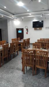 Alaknanda Motel & Restaurant
