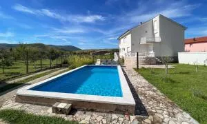 Cherry Orchard Inn - Kosor