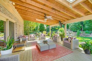 3 Mi to Lake Redman: Home w Furnished Pergola!