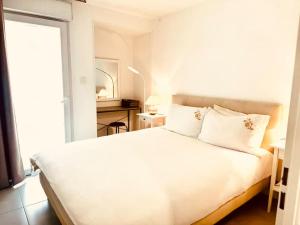 Modern Bright Cannes Apt 2 min walk to the Beach