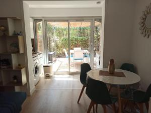 Appartements Super logement pour 4 avec SPA prive, plages a proximite, piscine et jardin : photos des chambres