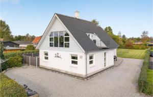 5 Bedroom Nice Home In Hadsund