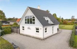 5 Bedroom Nice Home In Hadsund - Nørre Hurup