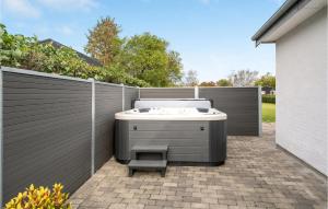 5 Bedroom Nice Home In Hadsund