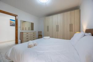 Seafront apartment with garage and breathtaking sunrise by SF HOMES