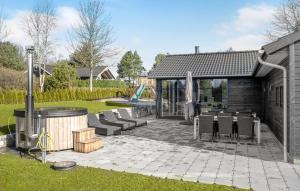 Cozy Home In Ebeltoft With Sauna