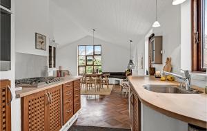 Nice Home In Ebeltoft With Wifi