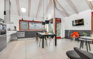 2 Bedroom Gorgeous Home In Grenaa