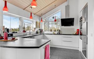 3 Bedroom Amazing Home In Allingåbro