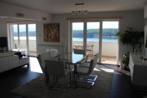 Wohnung mit großer Terrasse und Meerblick 