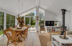 Nice Home In Dronningmølle With Wifi