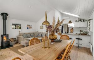 Nice Home In Dronningmølle With Wifi