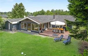 Three-Bedroom Holiday Home In Dronningmolle - Dronningmølle