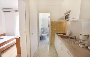 Apartment für Paare mit Gemeinschaftspool in Valica 