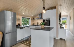 Cozy Home In Fårvang With Wifi