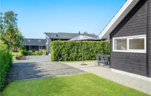 3 Bedroom Cozy Home In Børkop