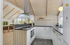 3 Bedroom Cozy Home In Børkop