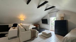 Penthouse for Workers & Familys Near SKF