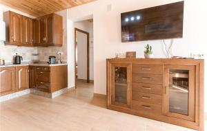 2 Bedroom Amazing Home In Rute