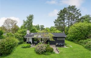 2 Bedroom Cozy Home In Dronningmølle