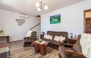 3 Bedroom Cozy Home In Moscenicka Draga