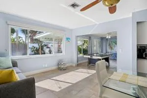 Beach Retreat Downtown Hot Tub - Highland Beach