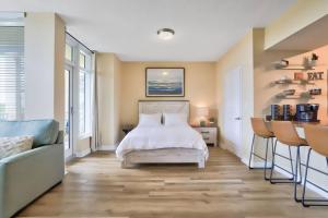 Studio with rooftop pool in Boynton Beach