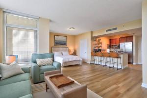 Studio with rooftop pool in Boynton Beach