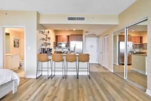 Studio with rooftop pool in Boynton Beach