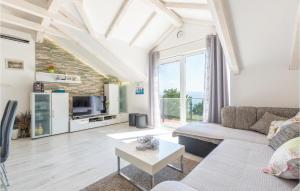 4 Bedroom Nice Home In Jesenice