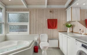 4 Bedroom Lovely Home In Hundested