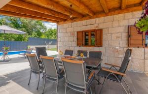 Nice Home In Vinjani Donji 