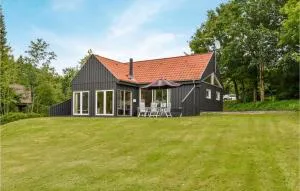 Three-Bedroom Holiday Home In Asperup - Skovs-Højrup
