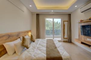 The Lodgers Luxury 1 BHK Serviced Apartment Near Golf Course Road Gurugram