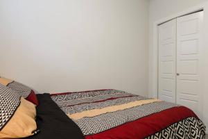 Cozy home away from home in Laurel Edmonton