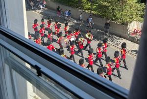 WATCH CHANGING OF THE GUARD AND WALK TO THE CASTLE! 2 Bedroom Apartment