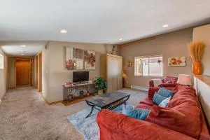 Sunbeam Condo - Beautiful 2 Bedroom Stay by Beach - 梅诺莫尼