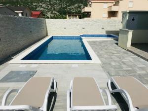 Ferienwohnung mit Pool für 5 Personen nur 200 Meter vom Meer entfernt